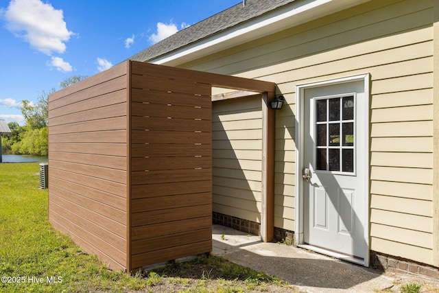 view of outbuilding