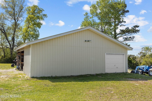 view of detached garage