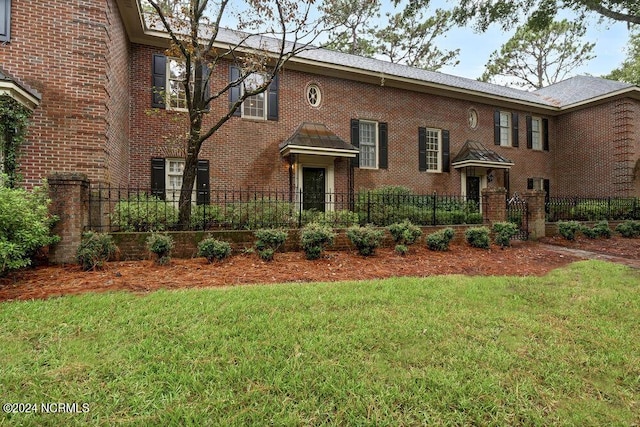 view of front of house featuring a front yard