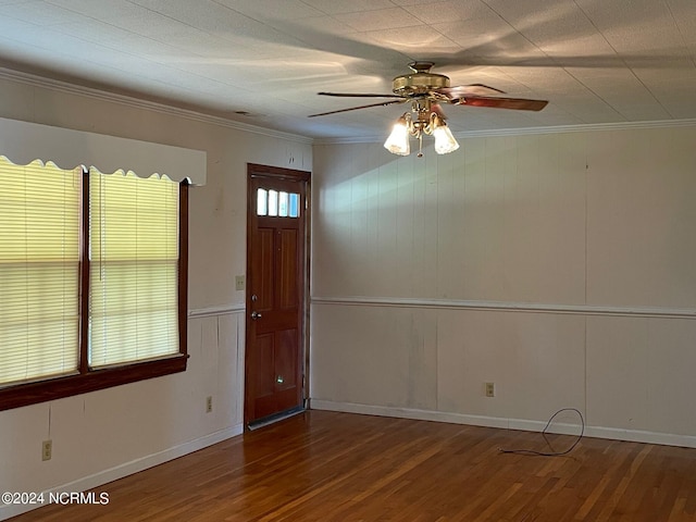 entrance foyer featuring ornamental molding, wood finished floors, and a ceiling fan