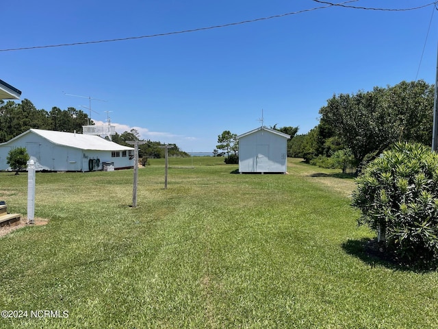 view of yard with an outdoor structure and a storage shed