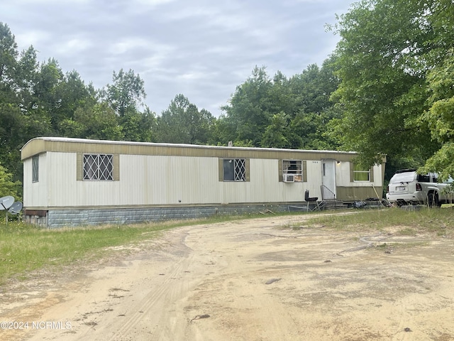 manufactured / mobile home with cooling unit