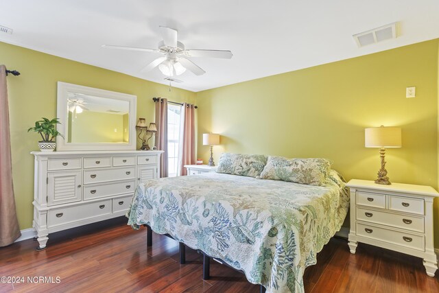 bedroom featuring dark wood-type flooring, visible vents, and a ceiling fan