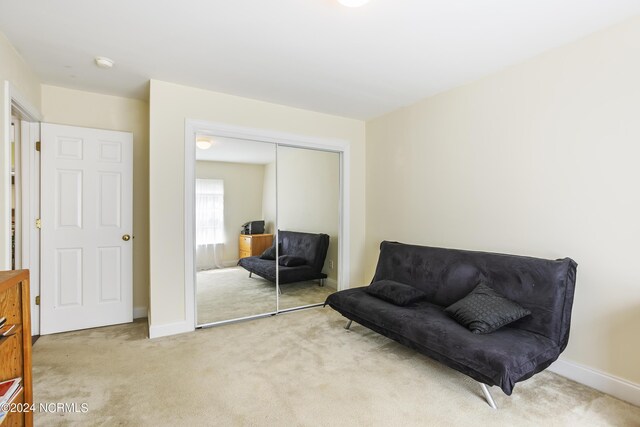 living area featuring carpet and baseboards