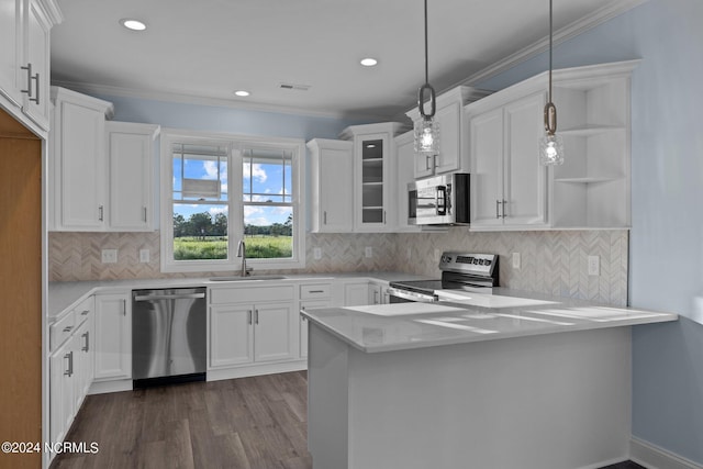 kitchen featuring white cabinetry, sink, stainless steel appliances, kitchen peninsula, and pendant lighting