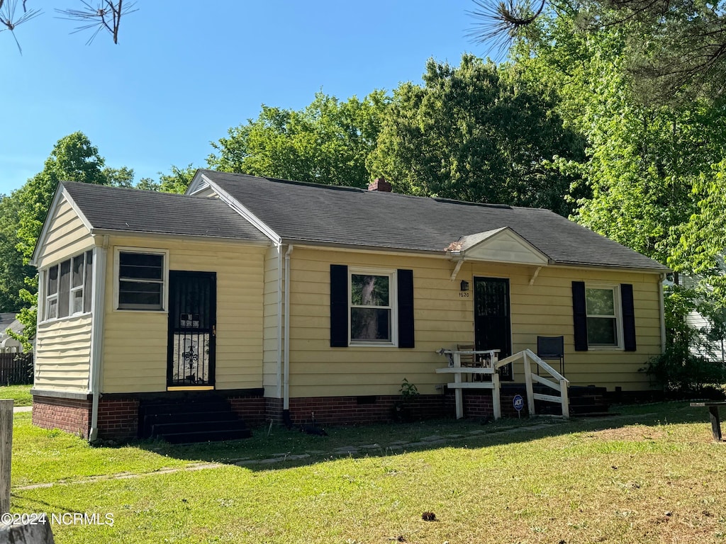 view of front of home with a front yard