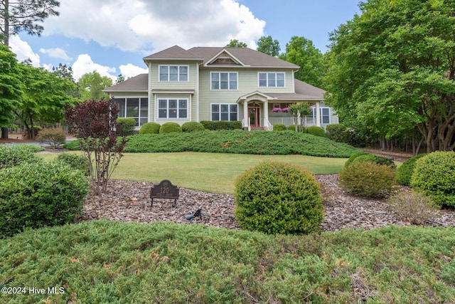 view of front of property with a front yard