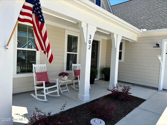 view of front of home featuring cooling unit and a front yard