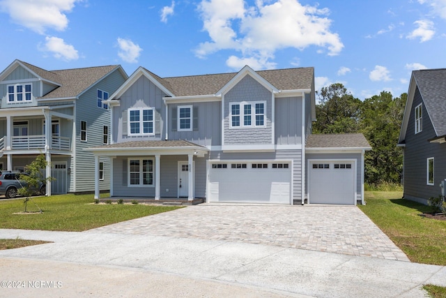 view of front of house featuring a garage and a front lawn