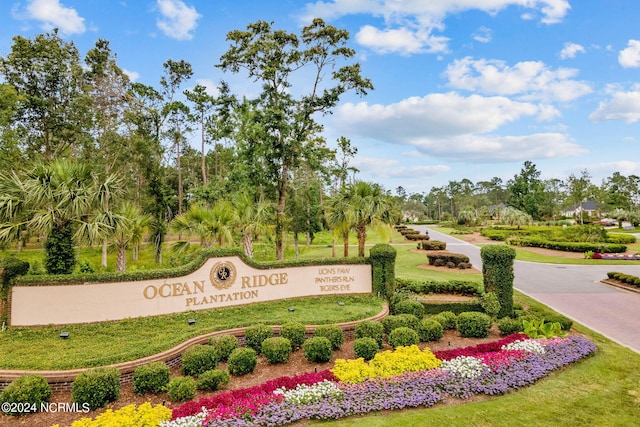 view of community / neighborhood sign