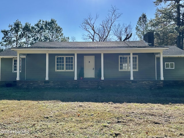 ranch-style home featuring a porch and a front lawn