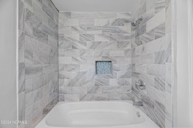 bathroom featuring tiled shower / bath combo