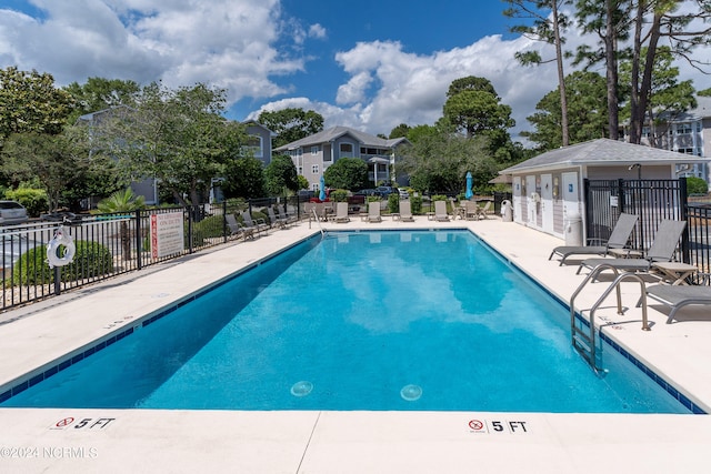 view of swimming pool