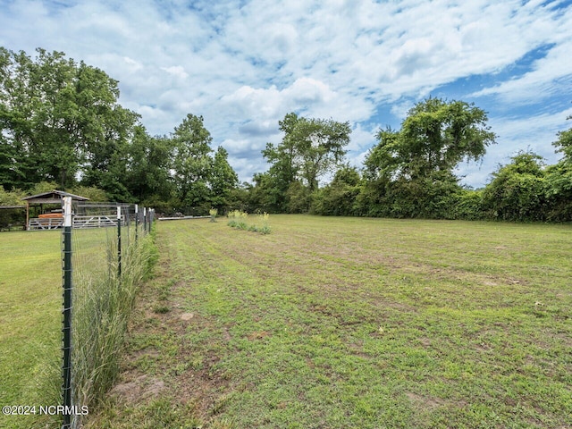 view of yard featuring a rural view