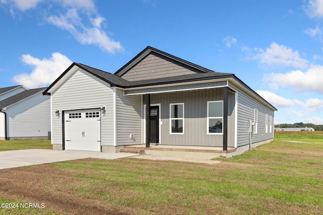 view of front facade featuring a garage and a front yard