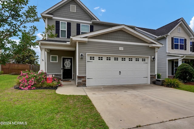 craftsman-style house featuring a front lawn