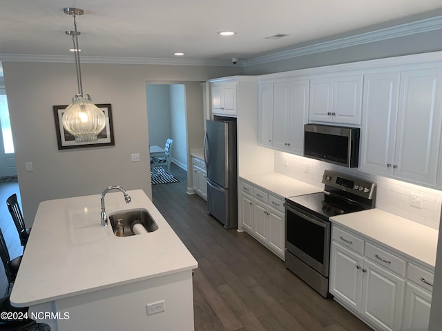 kitchen with tasteful backsplash, stainless steel appliances, a center island with sink, pendant lighting, and white cabinets