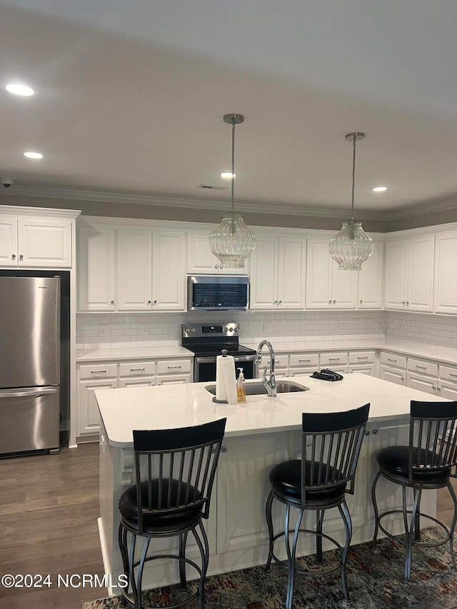 kitchen with stainless steel appliances, dark wood-type flooring, white cabinets, and tasteful backsplash