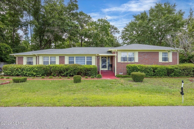 single story home with a front lawn