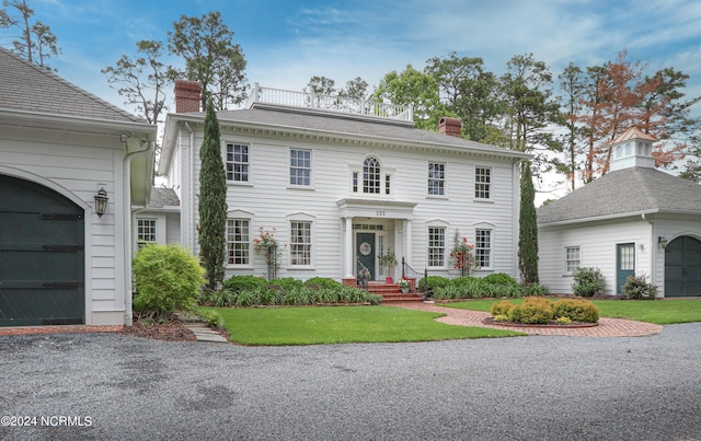 view of front of property with a front yard