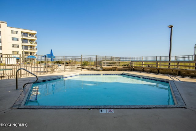 view of swimming pool