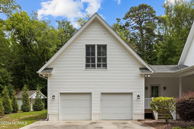 view of front facade featuring a garage