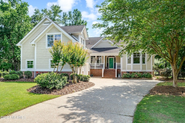 view of front facade with a porch and a front lawn