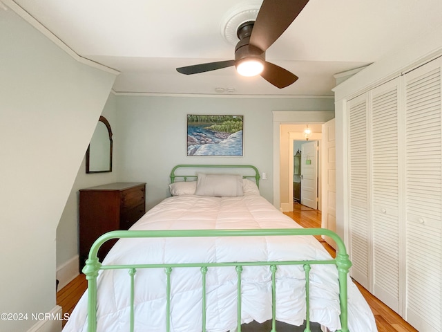 bedroom featuring hardwood / wood-style floors, a closet, and ceiling fan