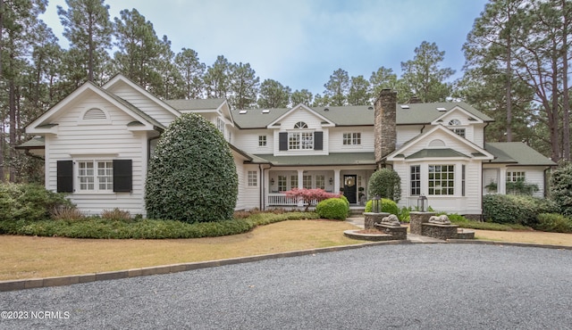 view of front of house with a front lawn