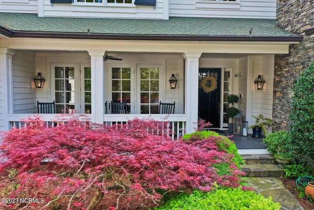 entrance to property featuring covered porch