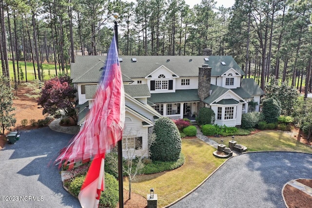 view of front of property with a front lawn