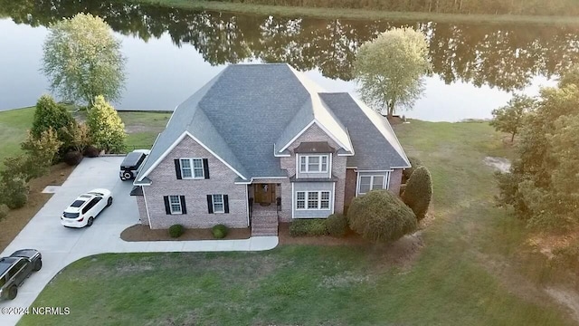 view of front of home featuring a water view and a front lawn