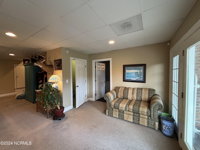 carpeted living room featuring recessed lighting, a drop ceiling, and baseboards