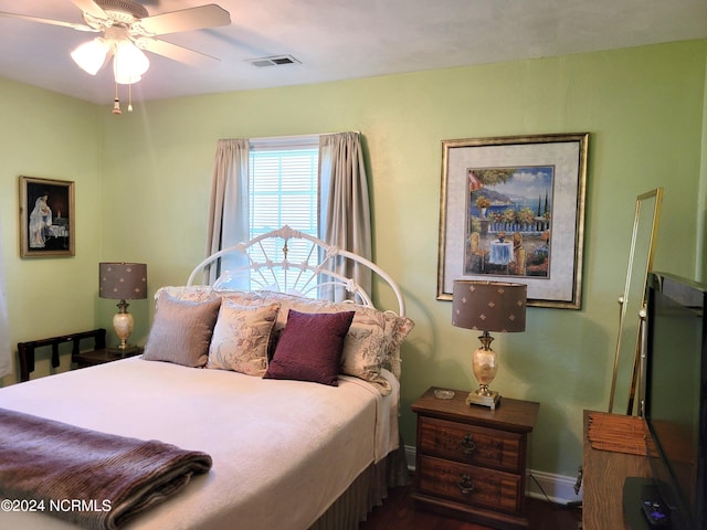 bedroom featuring ceiling fan