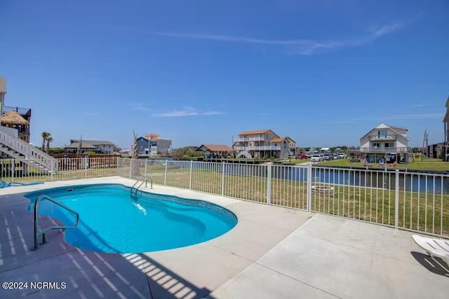 view of swimming pool featuring a lawn