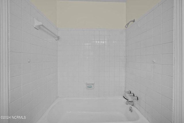 full bath with shower / tub combination