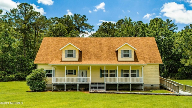 new england style home featuring a front lawn and a porch