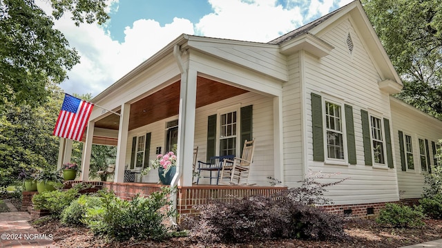 view of front of house with crawl space and covered porch