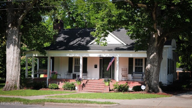 view of front of house featuring a porch