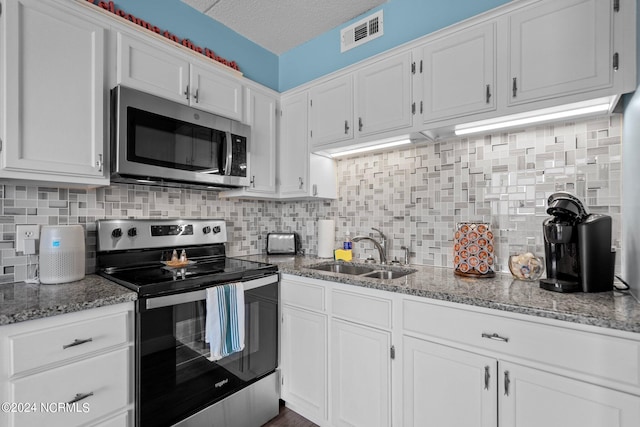 kitchen with stainless steel appliances, sink, and backsplash