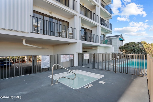 view of swimming pool