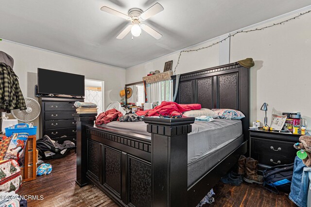 bedroom with dark wood-type flooring and ceiling fan