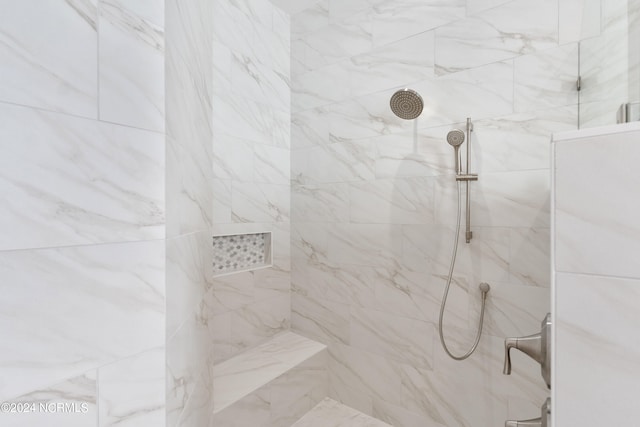 bathroom featuring a tile shower