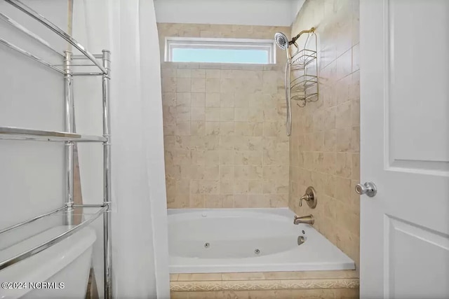 bathroom with tiled shower / bath combo