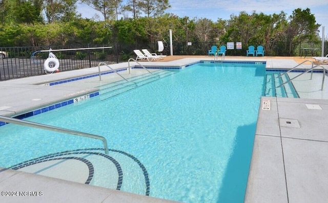 view of swimming pool