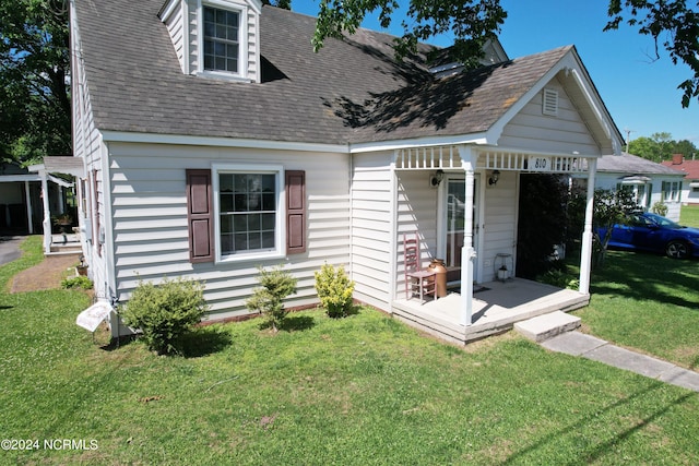 cape cod-style house with a front lawn