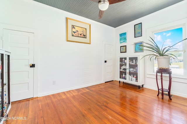 unfurnished room featuring ceiling fan and hardwood / wood-style floors