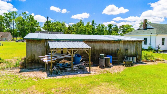 view of shed / structure with a yard