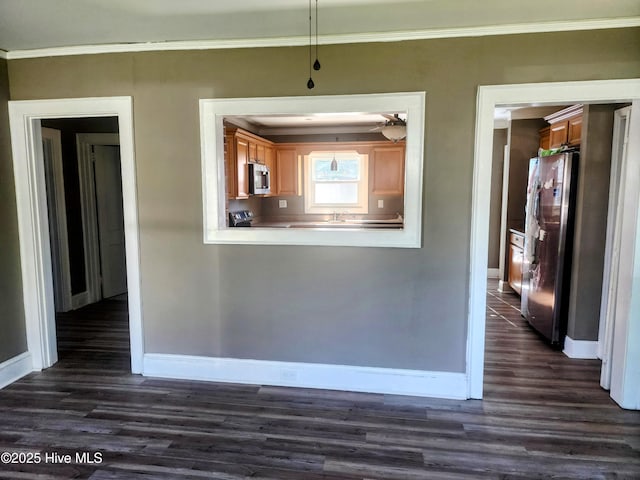 kitchen with stainless steel appliances, baseboards, dark wood-type flooring, and crown molding