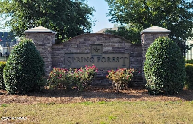 view of community / neighborhood sign